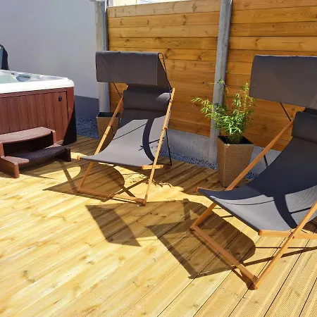 A Fleur De Spa : Maison Chaleureuse Avec Spa Privatif Et Billard. Coulogne Exterior photo