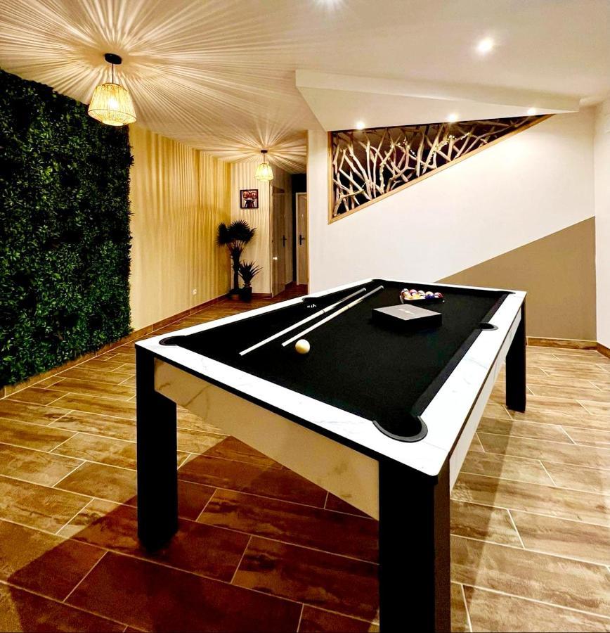 A Fleur De : Maison Chaleureuse Avec Privatif Et Billard. Coulogne
