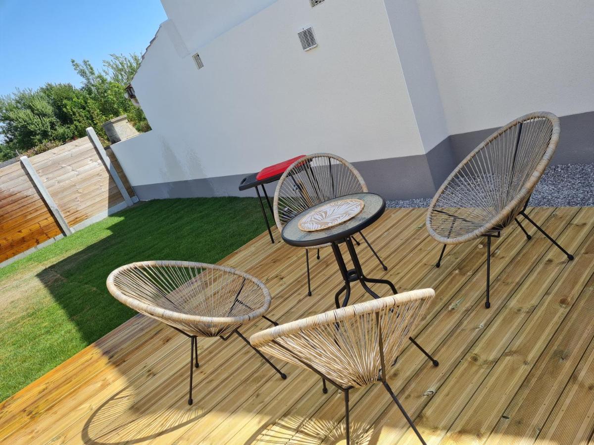 A Fleur De : Maison Chaleureuse Avec Privatif Et Billard. Vakantiehuis Coulogne