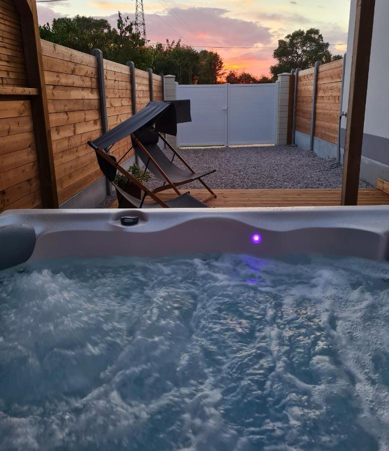 A Fleur De : Maison Chaleureuse Avec Privatif Et Billard. *
