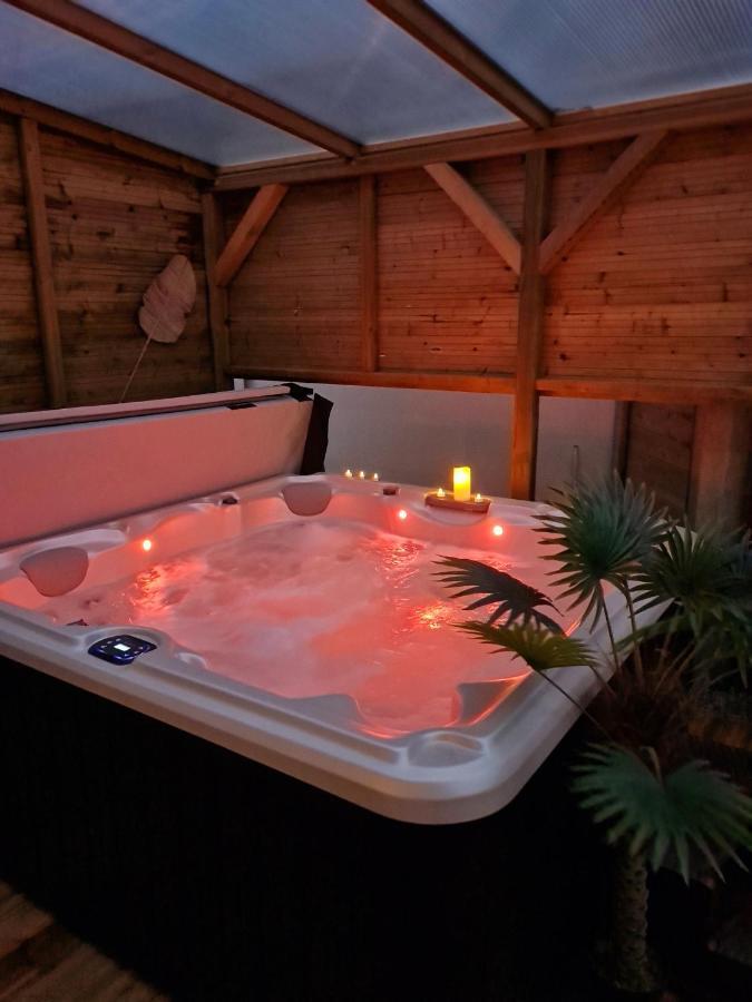 Vakantiehuis A Fleur De : Maison Chaleureuse Avec Privatif Et Billard. *